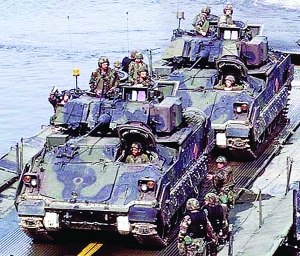 阿富汗战争中的M-2“布雷德利”步兵战车(资料图)。 阿富汗战争中的M-2“布雷德利”步兵战车(资料图)。