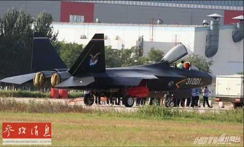 资料图:中国新型隐身战机 资料图:中国新型隐身战机