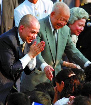 柬埔寨现任国王西哈莫尼为西哈努克和莫尼列太后之子 柬埔寨现任国王西哈莫尼为西哈努克和莫尼列太后之子