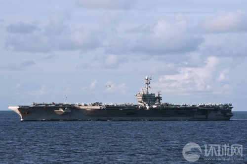 美国海军华盛顿号航母在南中国海上游弋 美国海军华盛顿号航母在南中国海上游弋