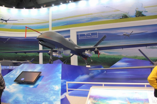 本次珠海航展上中国航天科技集团展出的彩虹-4无人机 本次珠海航展上中国航天科技集团展出的彩虹-4无人机