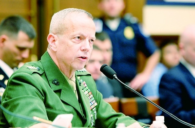 图为北约驻阿富汗国际安全援助部队司令、驻阿美军司令约翰·艾伦2012年3月20日出席在美国国会众议院军事委员会举行的听证会的资料照片。新华社发 图为北约驻阿富汗国际安全援助部队司令、驻阿美军司令约翰·艾伦2012年3月20日出席在美国国会众议院军事委员会举行的听证会的资料照片。新华社发