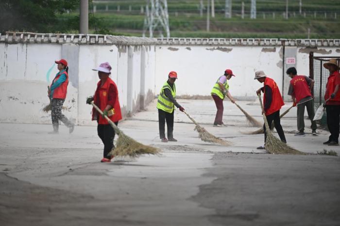甘肃榆中山洪灾害安置点见闻：床铺热饭暖人心
