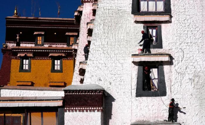 西藏布达拉宫迎年度“美颜”