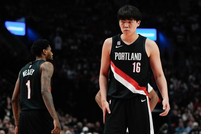 杨瀚森迎来NBA常规赛首秀