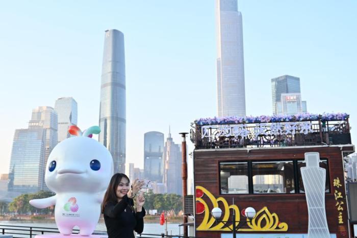 十五运会和残特奥会吉祥物扮靓广州街头