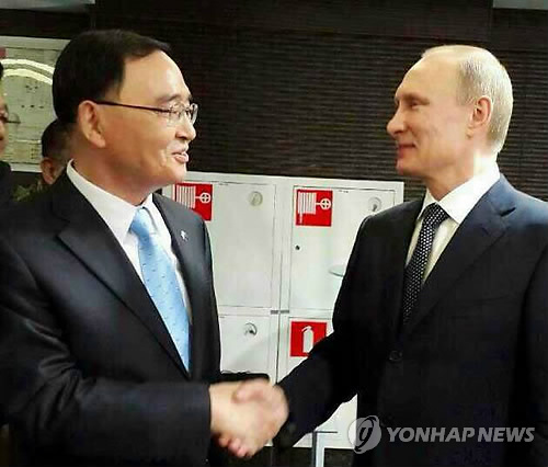 韩国总理郑烘原在索契会见俄罗斯总统普京