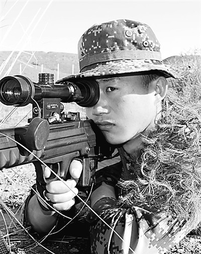 戈壁枪王1粒米穿3针练眼力野外潜伏数星星(图)