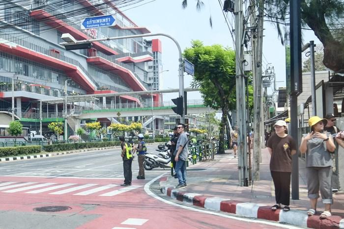 地震次日泰国曼谷正逐步恢复正常社会秩序